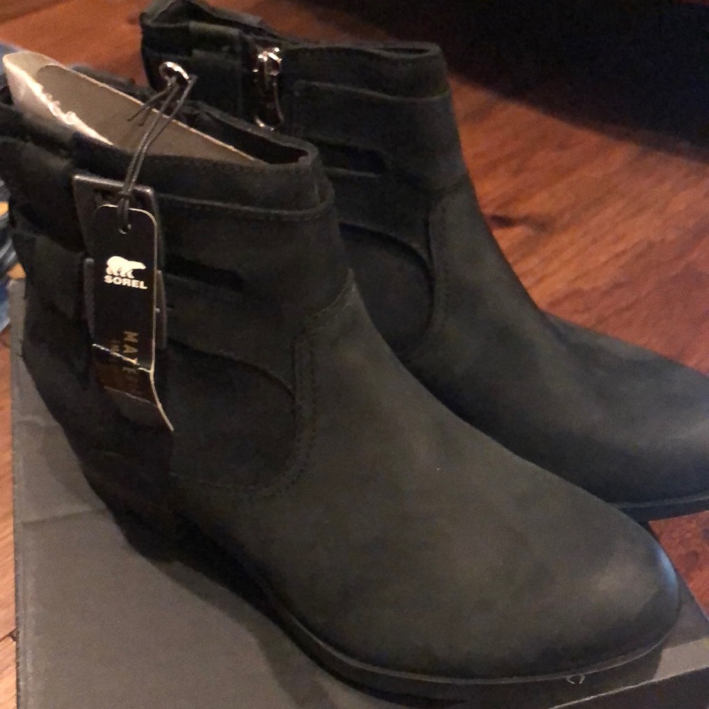 Sorel Lola boot